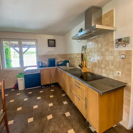 - Basen, Sauna, Balia, Jacuzzi, Dom Caloroczny W Szymbarku