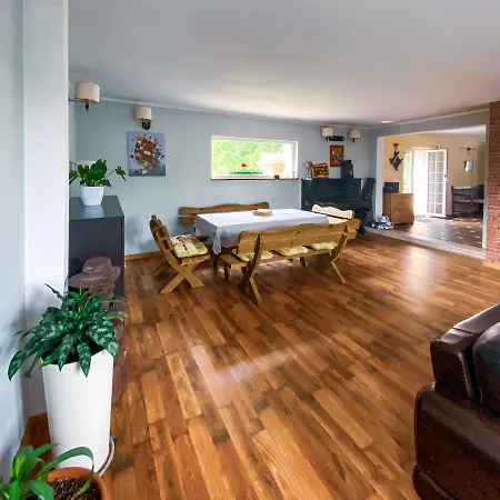 - Basen, Sauna, Balia, Jacuzzi, Dom Caloroczny W Szymbarku *