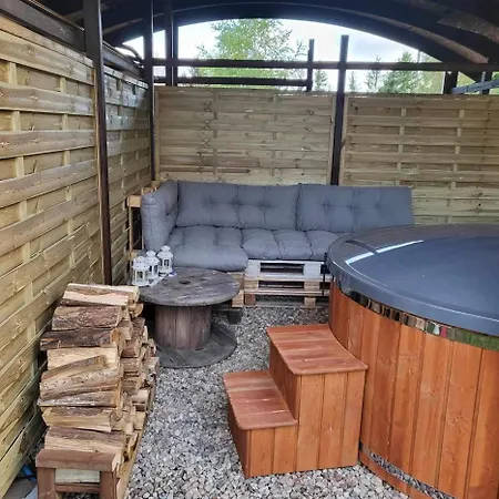 - Basen, Sauna, Balia, Jacuzzi, Dom Caloroczny W Szymbarku Villa