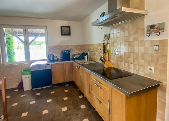 - Basen, Sauna, Balia, Jacuzzi, Dom Caloroczny W Szymbarku