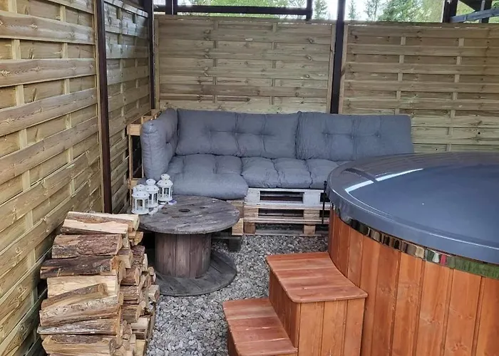 - Basen, Sauna, Balia, Jacuzzi, Dom Caloroczny W Szymbarku Villa