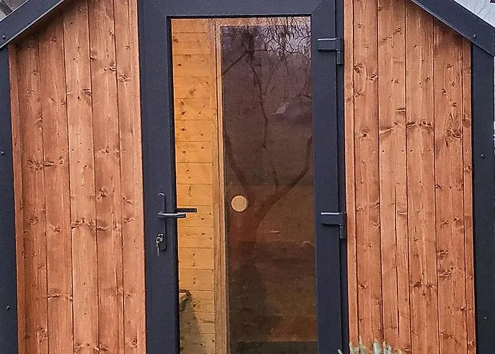 - Basen, Sauna, Balia, Jacuzzi, Dom Caloroczny W Szymbarku *